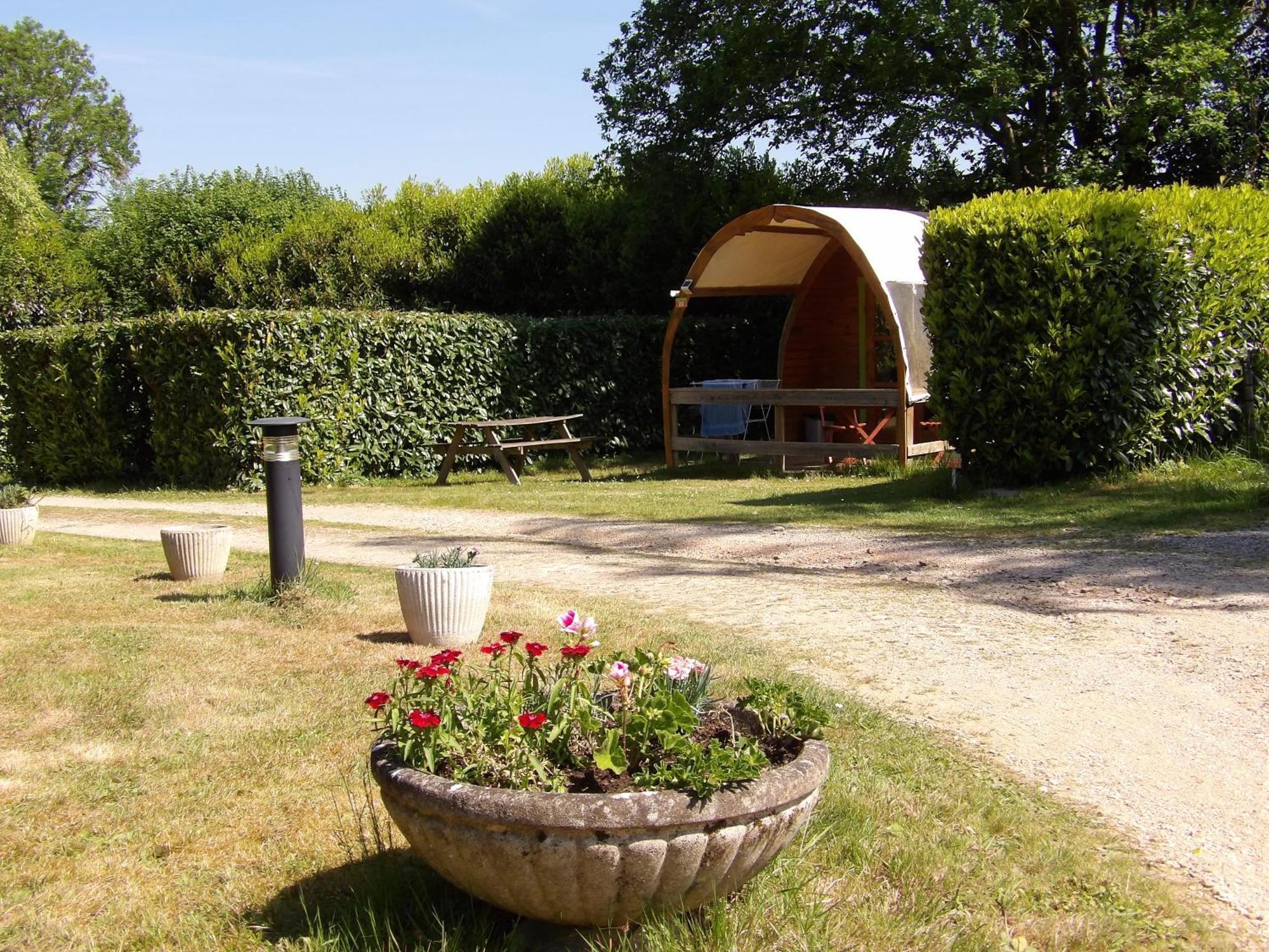 Camping Smile & Braudieres Mezieres-sous-Lavardin Exterior photo